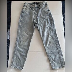HOLLISTER pre loved jeans sz (25/25) 1short